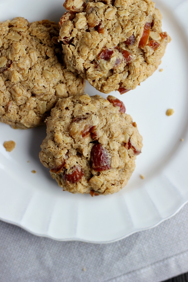 Maple + Date Oatmeal Cookies ⎮ happy hearted kitchen 