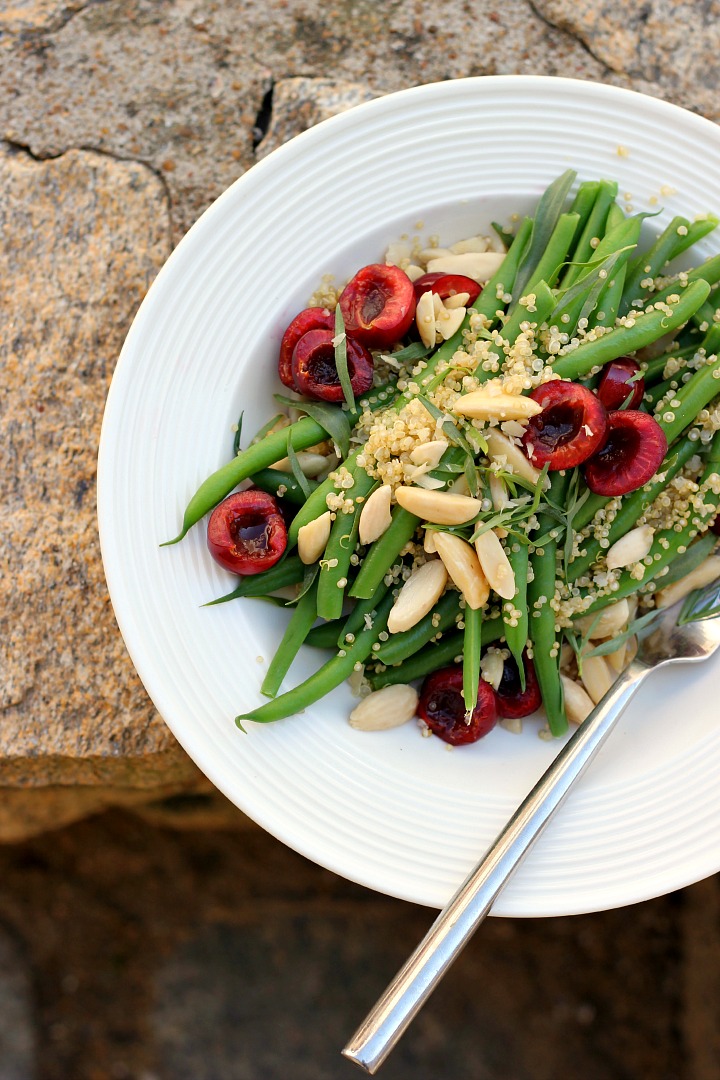 Green bean salad with quinoa, fresh cherries, almonds and tarragon. An easy picnic salad that keeps well in the fridge. Vegan and gluten free.