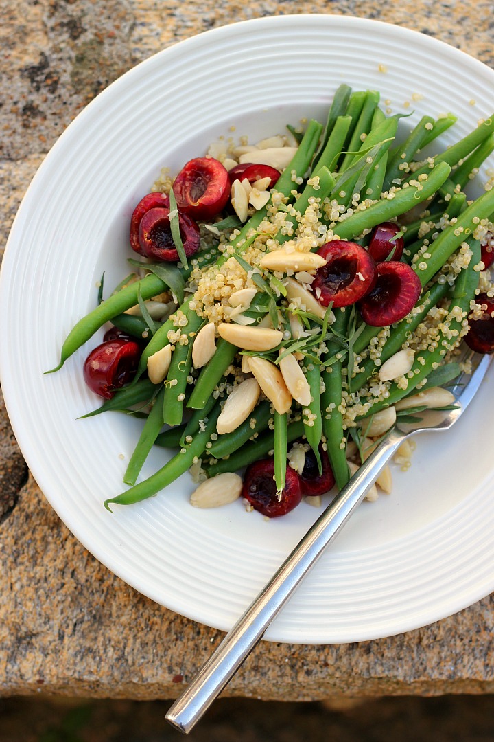Green bean salad with quinoa, fresh cherries, almonds and tarragon. An easy picnic salad that keeps well in the fridge. Vegan and gluten free.