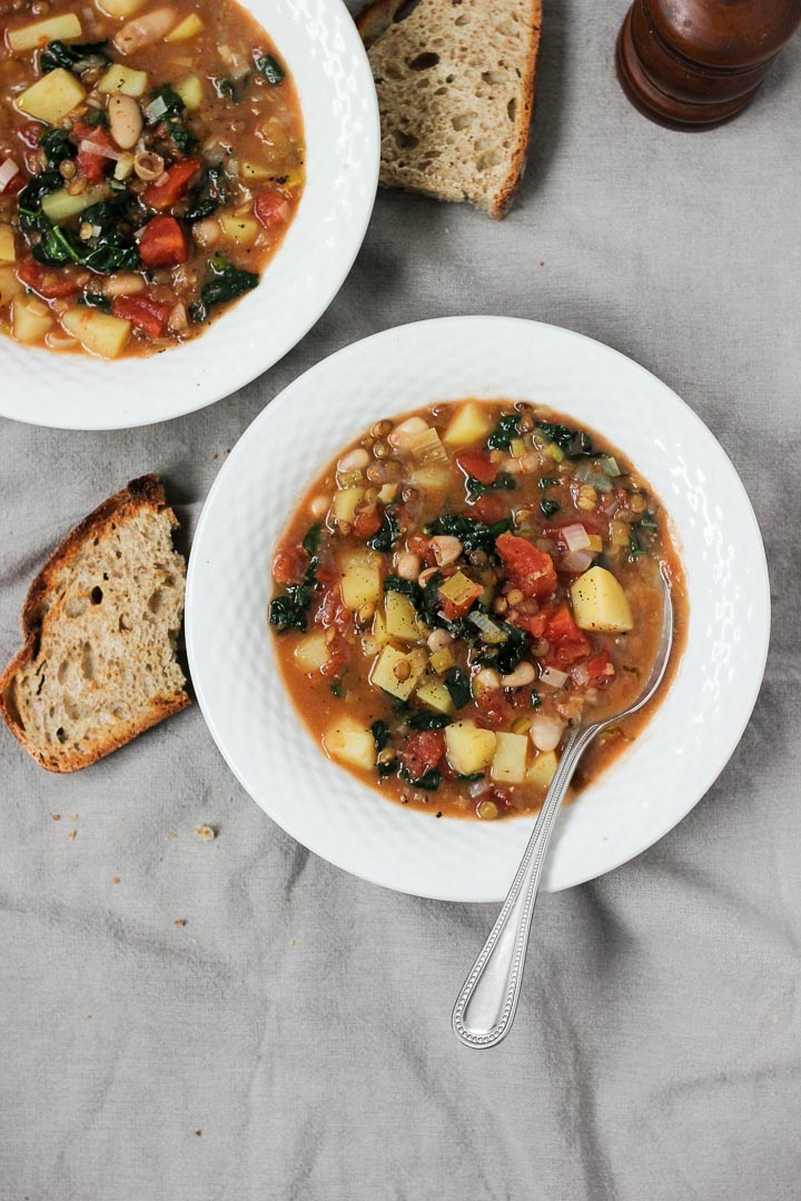 A hearty vegetable stew made with potatoes, leeks, lentils, white beans and tuscan kale. A filling and nutritious vegan meal prefect for cold winter nights.