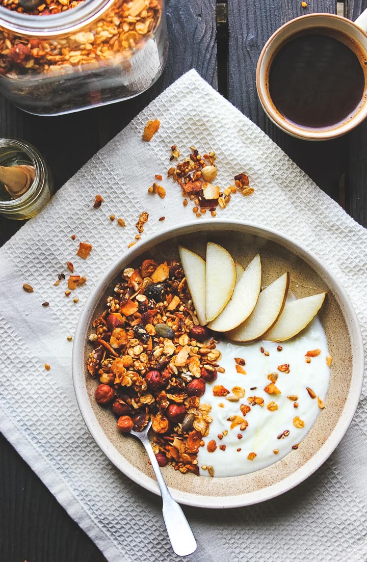 crunchy buckwheat granola with apricots, hazelnuts and coconut. Crunchy granola that it vegan and gluten free.